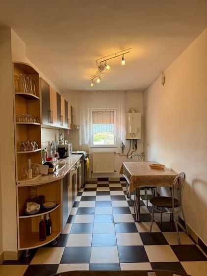 Apartament cu 3 camere decomandat în Central