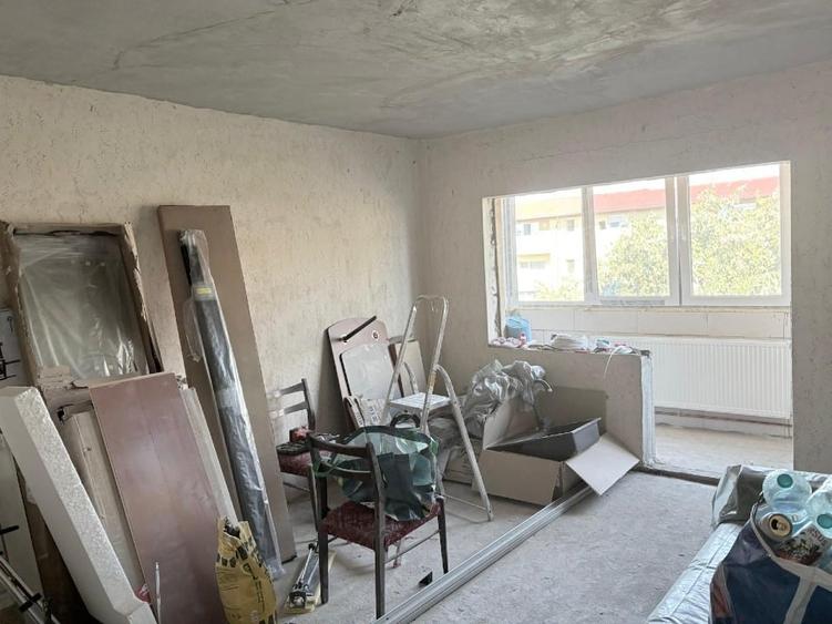 Apartament cu 2 camere decomandat, mobilat în Dâmbovița