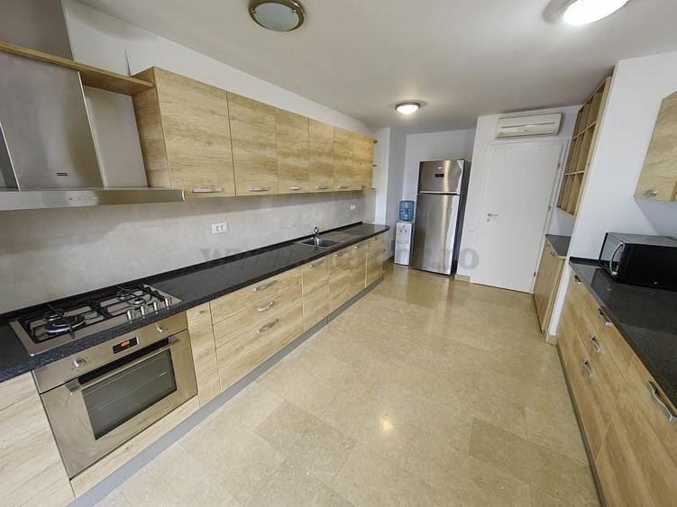 Casă individuală cu 9 camere cu Canalizare în Pipera