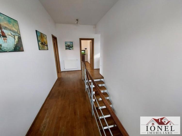 Casă individuală cu 4 camere cu Canalizare în Central