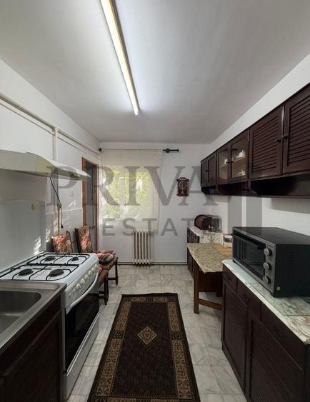 Apartament cu 3 camere decomandat, mobilat în Girocului