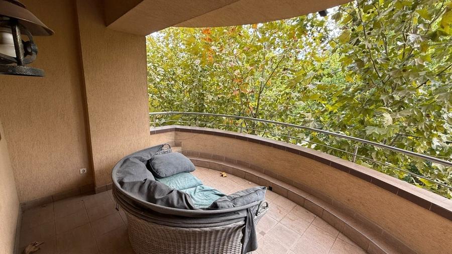 Apartament cu 4 camere decomandat în Herăstrău