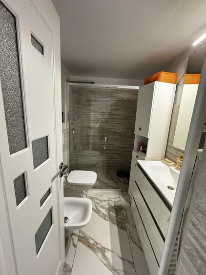 Apartament cu 2 camere decomandat, mobilat în Central