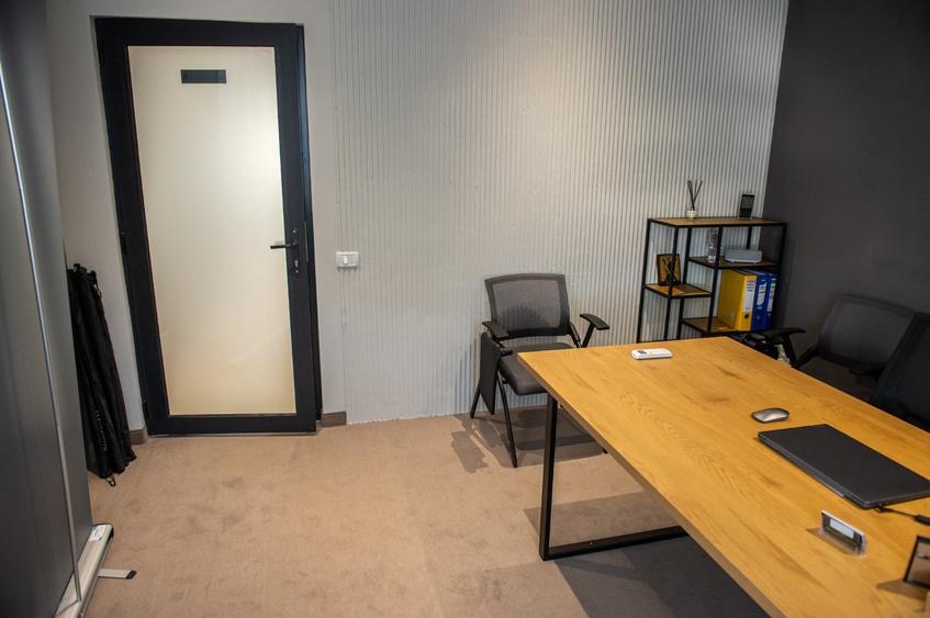 Birou, de 12.800000190735 mp, în Casa de Cultură