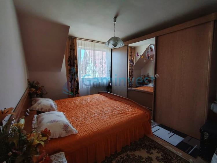Casă individuală cu 15 camere cu Canalizare în Sântandrei