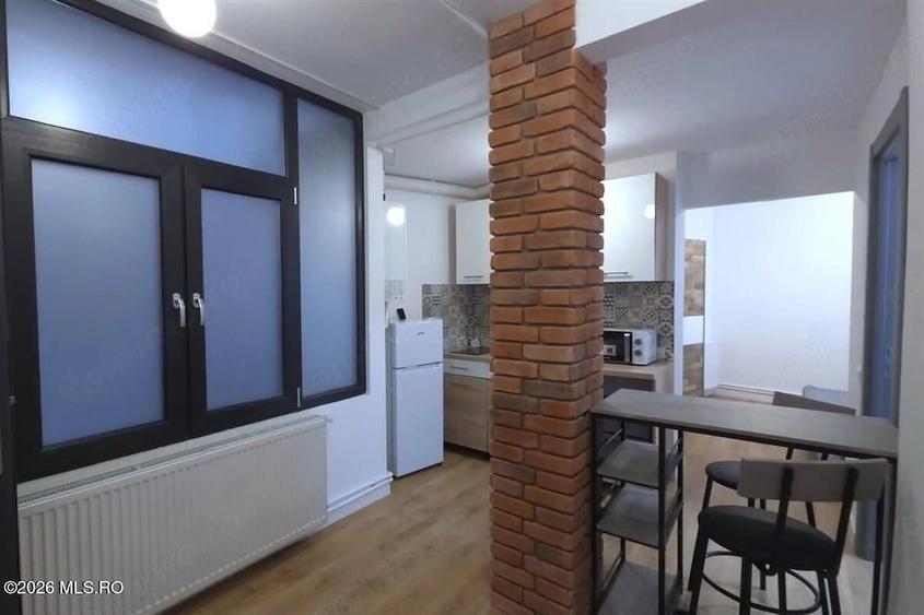 Apartament cu 5 camere semidecomandat în Central