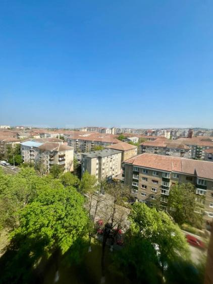Apartament cu 3 camere semidecomandat în Rogerius