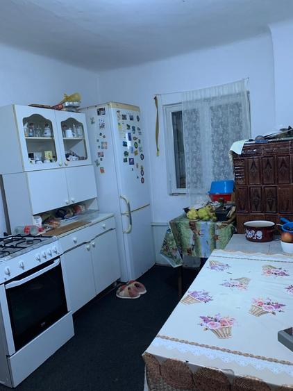 Casă cu 4 camere cu Canalizare în Central