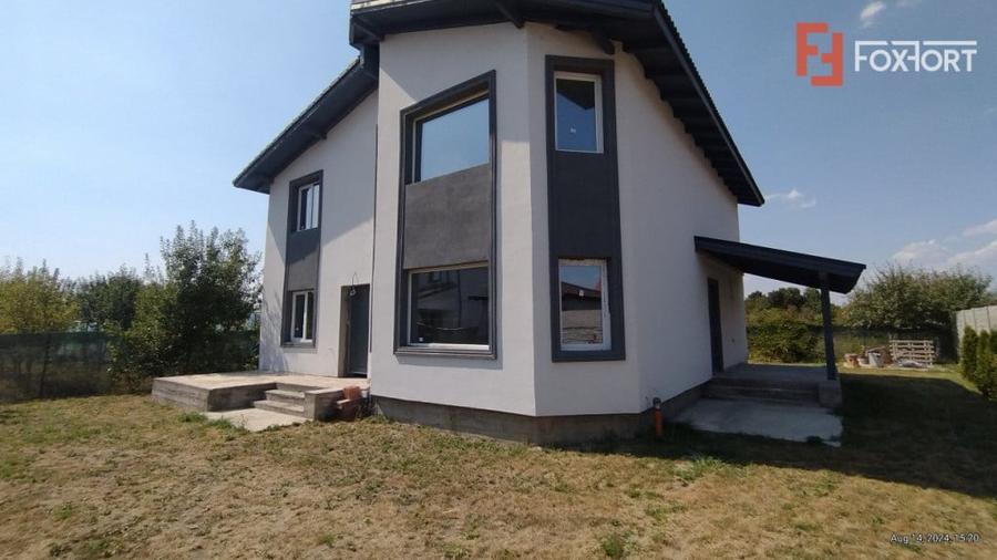 Casă cu 5 camere cu Teren 521 Mp în Utvin