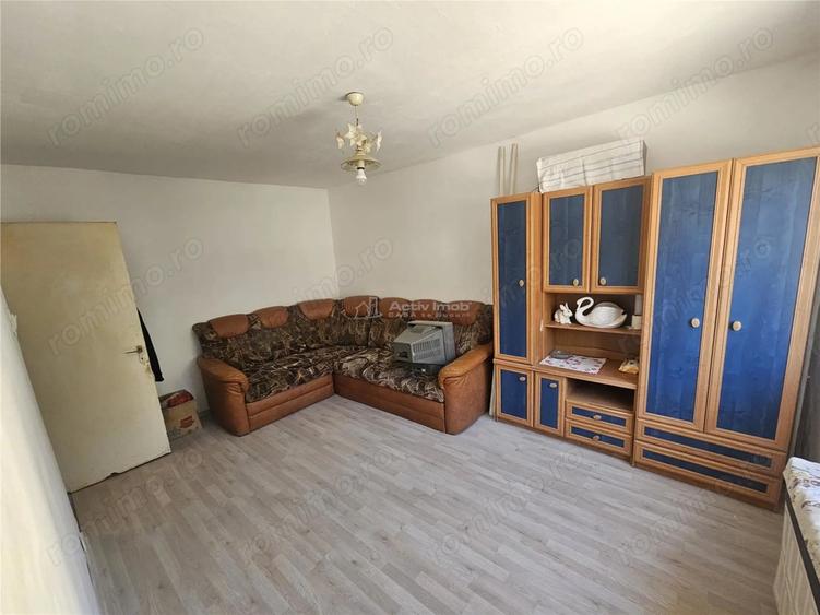 Garsonieră decomandată, mobilată în Micro IV