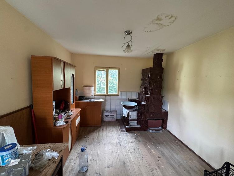 Casă cu 4 camere cu Teren 2224 Mp în Central