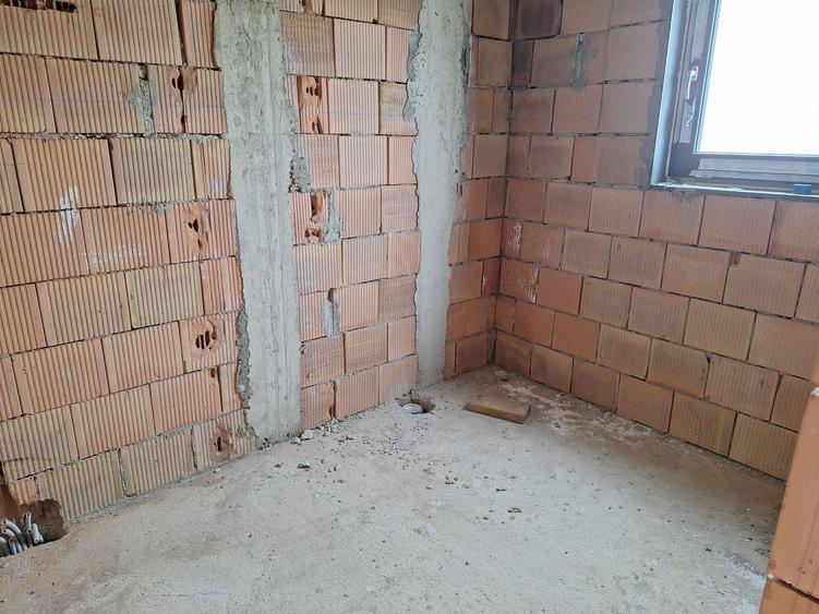 Duplex cu 4 camere cu Canalizare în Borhanci