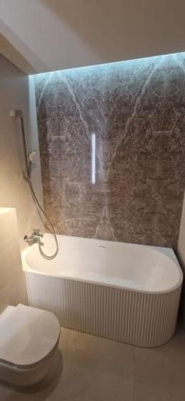 Apartament cu 3 camere semidecomandat, mobilat în Voluntari