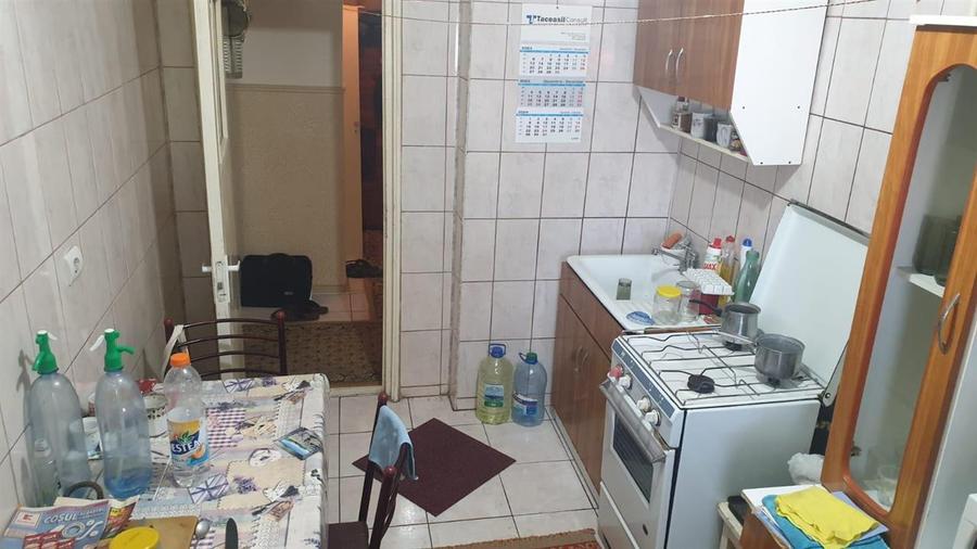 Apartament cu 3 camere decomandat în Apollo