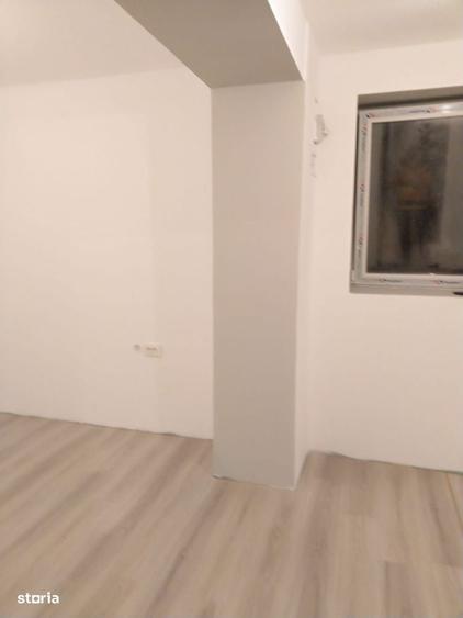 Casă cu 3 camere în Ghindeni