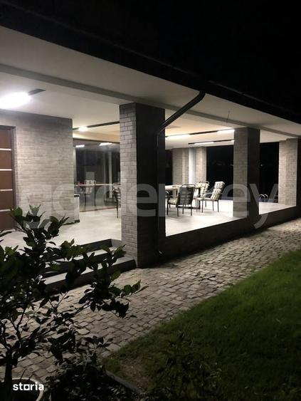 Casă cu 7 camere cu Teren 1000 Mp în Central