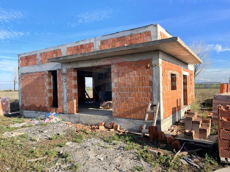 Casă cu 4 camere cu Teren 625 Mp în Ștefăneștii de Jos