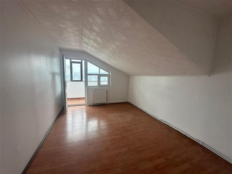Apartament cu 5 camere decomandat în Gară