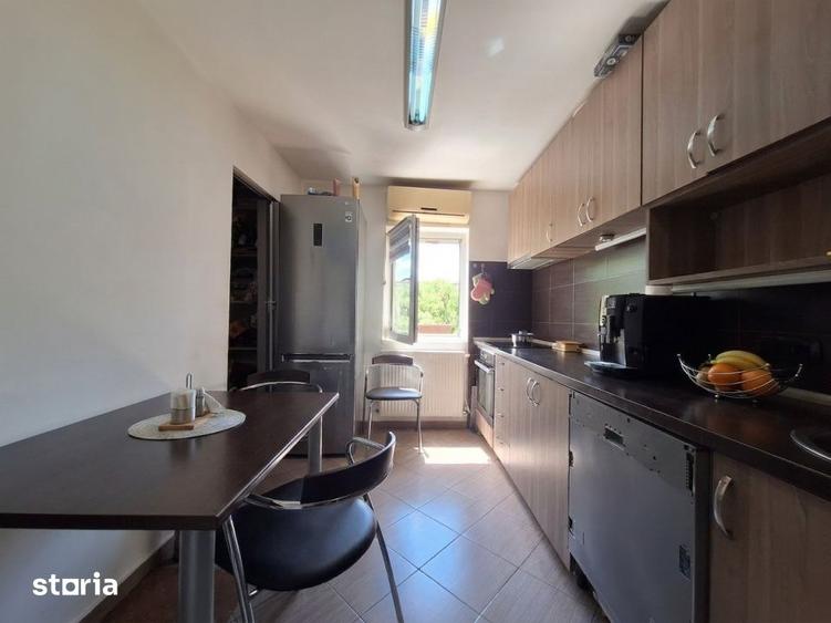 Apartament cu 2 camere, mobilat în Est