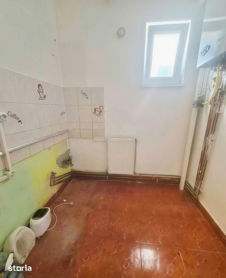 Apartament cu 3 camere semidecomandat în Mureșeni