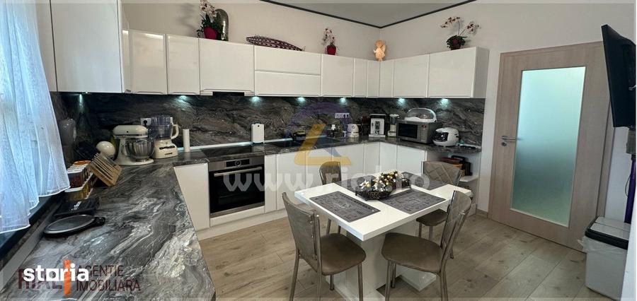 Casă cu 4 camere cu Teren 1141 Mp în Central