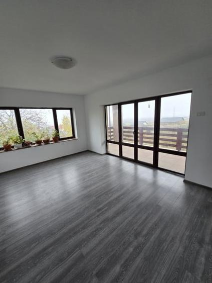 Casă individuală cu 8 camere cu Teren 961 Mp în Fântânele (Hemeiuș)