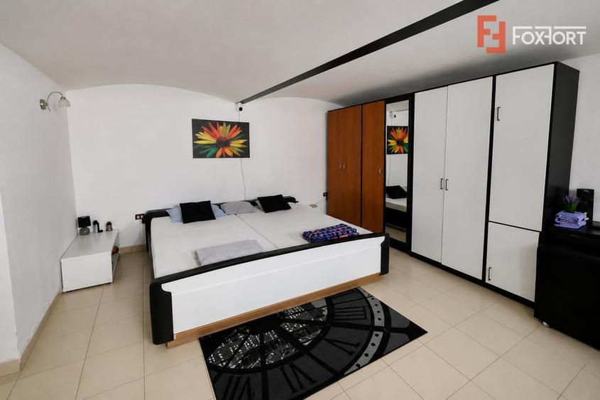 Apartament cu 3 camere semidecomandat, mobilat în P-ța Maria