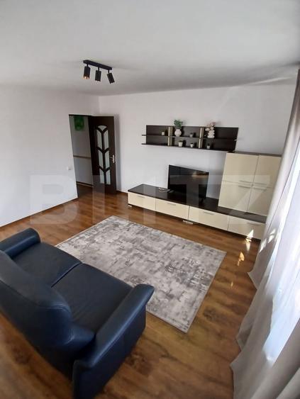 Apartament cu 3 camere decomandat, mobilat în Centrul Civic
