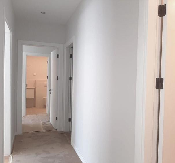 Apartament cu 5 camere decomandat în Dămăroaia