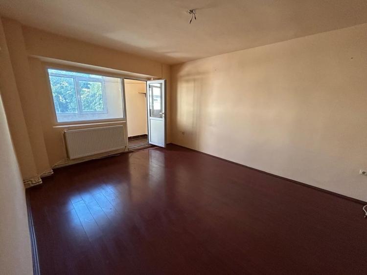 Apartament cu 2 camere decomandat în Radu Negru