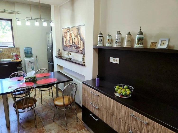 Casă individuală cu 7 camere cu Canalizare în Băneasa