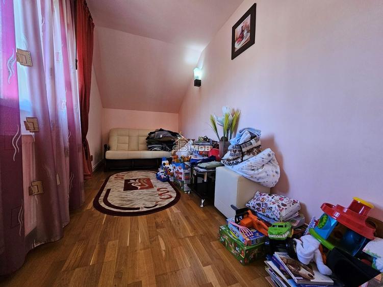 Casă cu 4 camere cu Teren 820 Mp în Dealu Mare