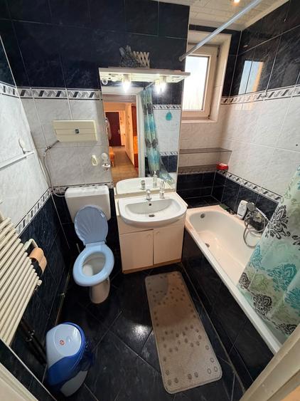 Apartament cu 3 camere decomandat în Girocului