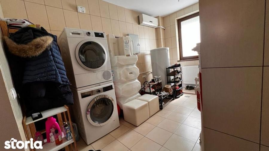Casă cu 6 camere cu Teren 690 Mp în Central
