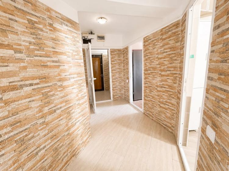 Apartament cu 3 camere decomandat în Trocadero