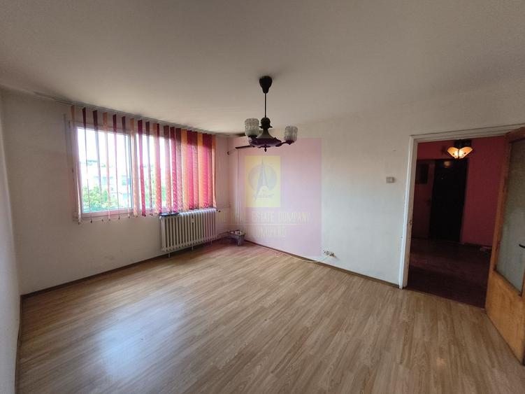 Apartament cu 3 camere semidecomandat în Valea Ialomiței