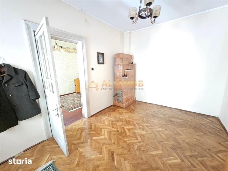 Casă cu 4 camere semidecomandat cu Teren 274 Mp în Ana Ipătescu