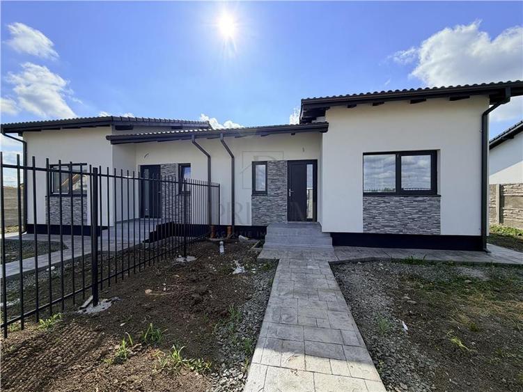 Duplex cu 3 camere cu Canalizare în Moșnița Veche