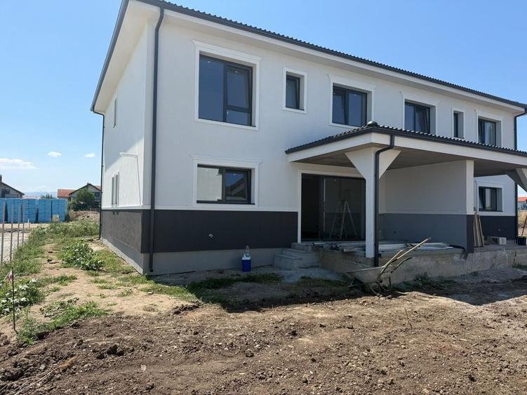 Duplex cu 4 camere cu Canalizare în Șura Mică