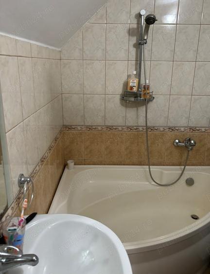 Casă cu 8 camere cu Teren 400 Mp în Central