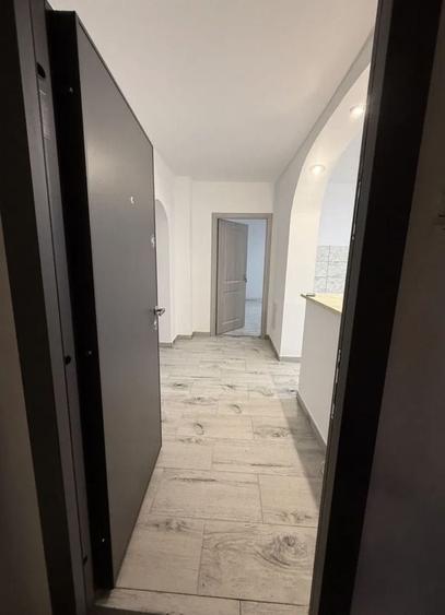 Apartament cu 3 camere decomandat în Tei