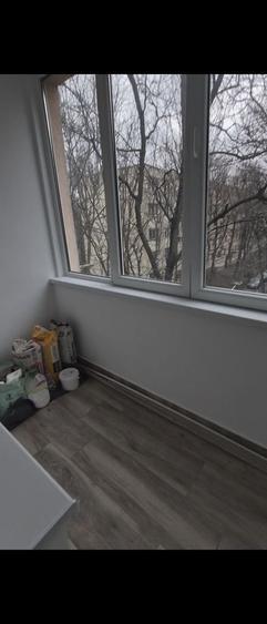 Apartament cu 3 camere semidecomandat în Brâncoveanu