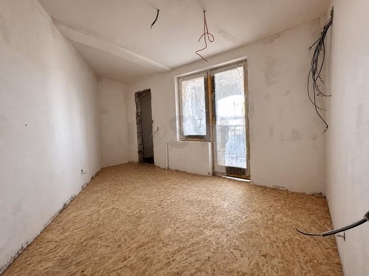 Apartament cu 3 camere semidecomandat în Universitate