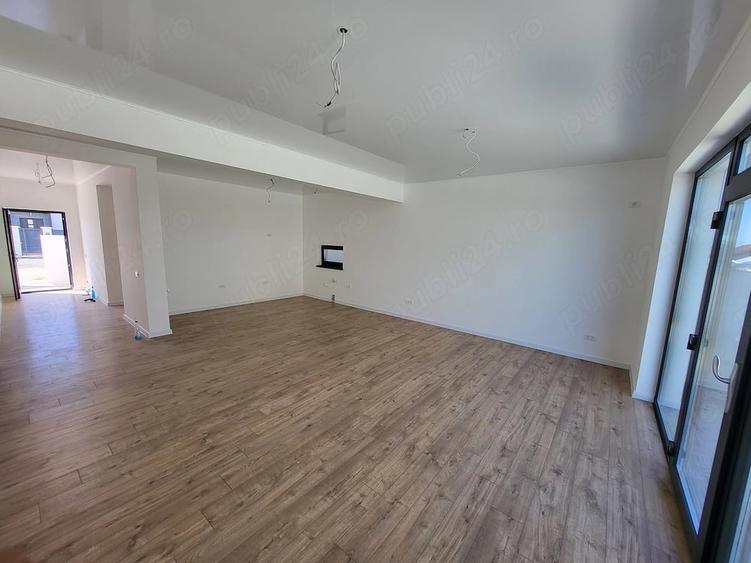 Casă cu 4 camere cu Teren 373 Mp în Agigea
