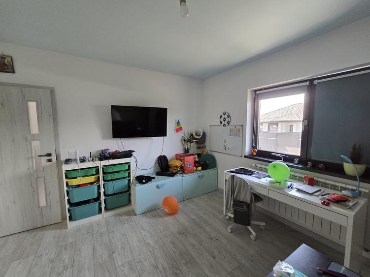 Casă cu 4 camere cu Teren 500 Mp în Aroneanu