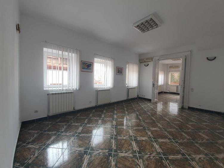 Casă individuală cu 7 camere cu Teren 260 Mp în Cotroceni