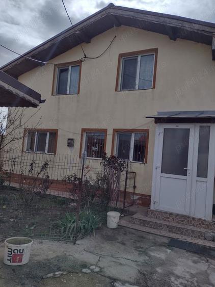 Casă cu 5 camere în Corbii Mari