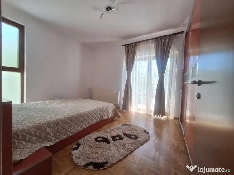 Apartament cu 3 camere semidecomandat în Central