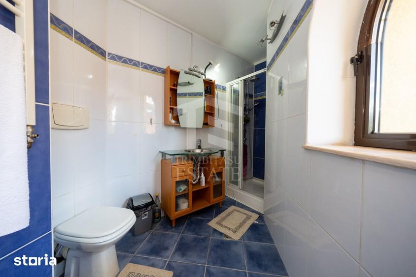 Casă cu 8 camere cu Teren 1553 Mp în Central