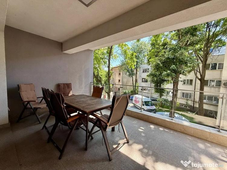 Apartament cu 3 camere semidecomandat în Aviatorilor